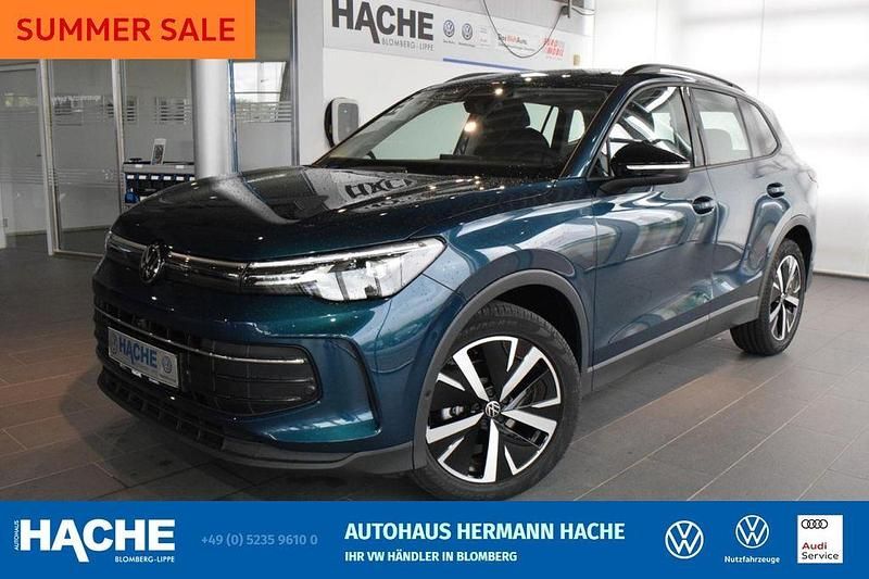 Blau Gebraucht 2024 VW Tiguan Goal SUV | 38.749 € (Superpreis) - Bild 1/4