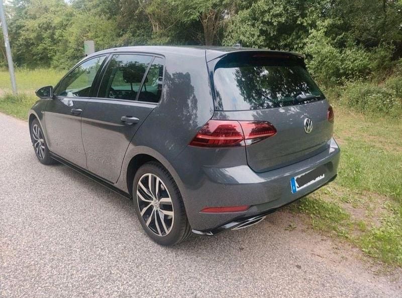 Gebraucht VW Golf VII Highline 150 PS (110 kW) 2019 Grau Limousine