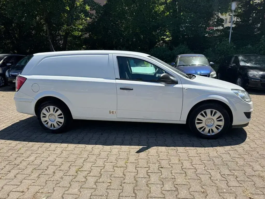 Gebraucht Opel Astra 110 PS (80 kW) 2012 Weiß Kombi