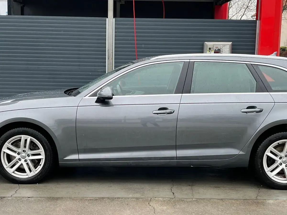 Gebraucht Audi A4 Sport 150 PS (110 kW) 2017 Grau Kombi