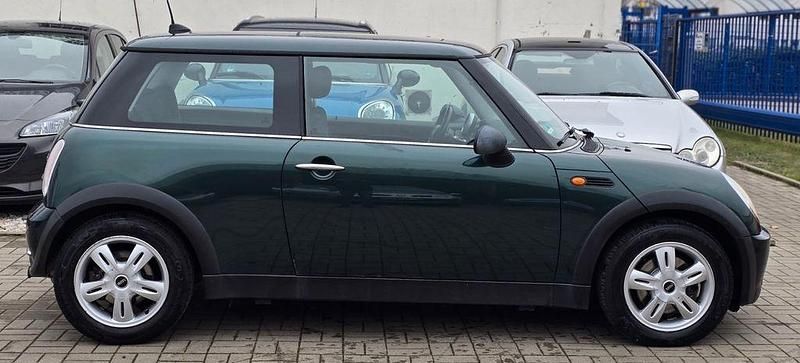 Usado Mini ONE 90 HP (66 kW) 2004 Verde Citadino