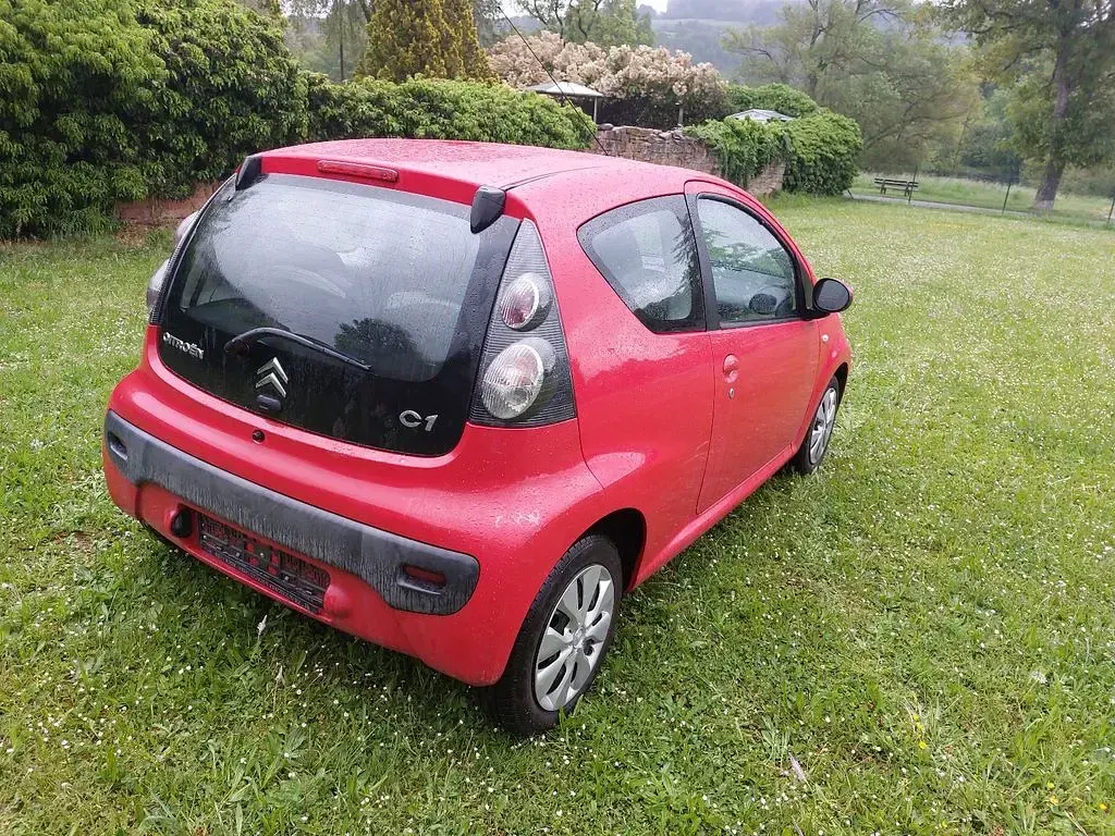 Gebraucht Citroën C1 SELECTION 68 PS (50 kW) 2011 Rot Kleinwagen