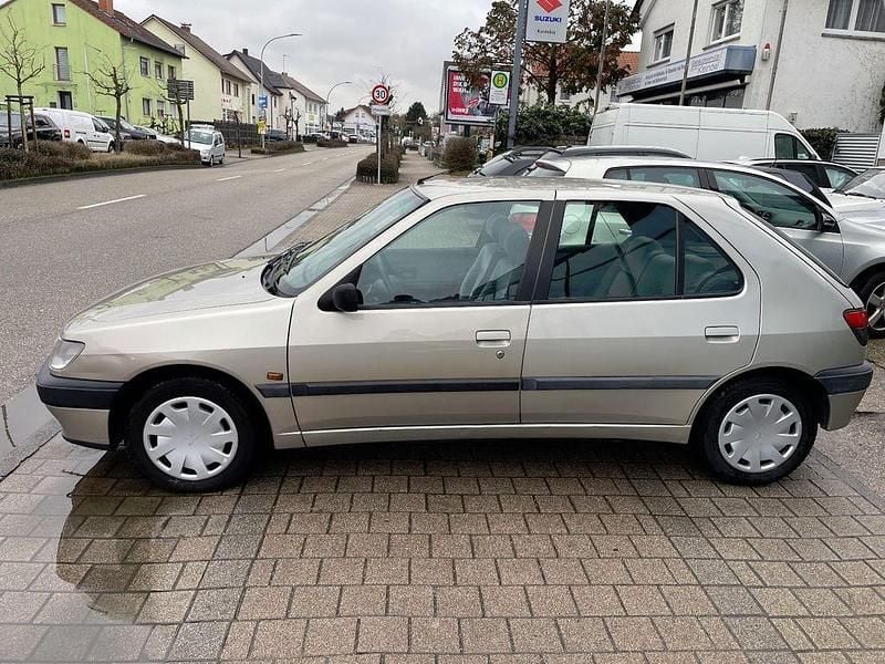 Gebraucht Peugeot 306 101 PS (74 kW) 1996 Gold Limousine