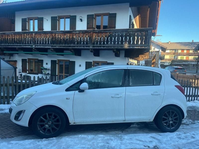 Weiß Gebraucht 2011 Opel Corsa Color Edition Kleinwagen | 2.500 € (Guter Preis) - Bild 1/4