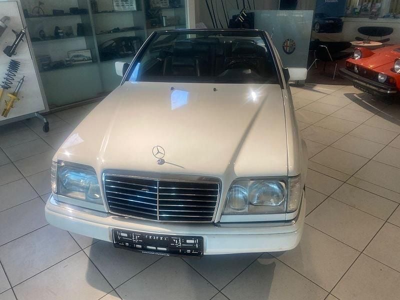 Weiß Gebraucht 1994 Mercedes E320 Cabrio | 14.500 € - Bild 1/4