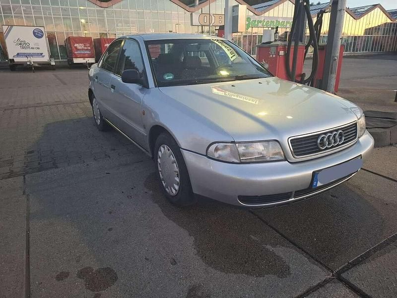 Silber Gebraucht 1996 Audi A4 Limousine | 550 € (Superpreis) - Bild 1/4
