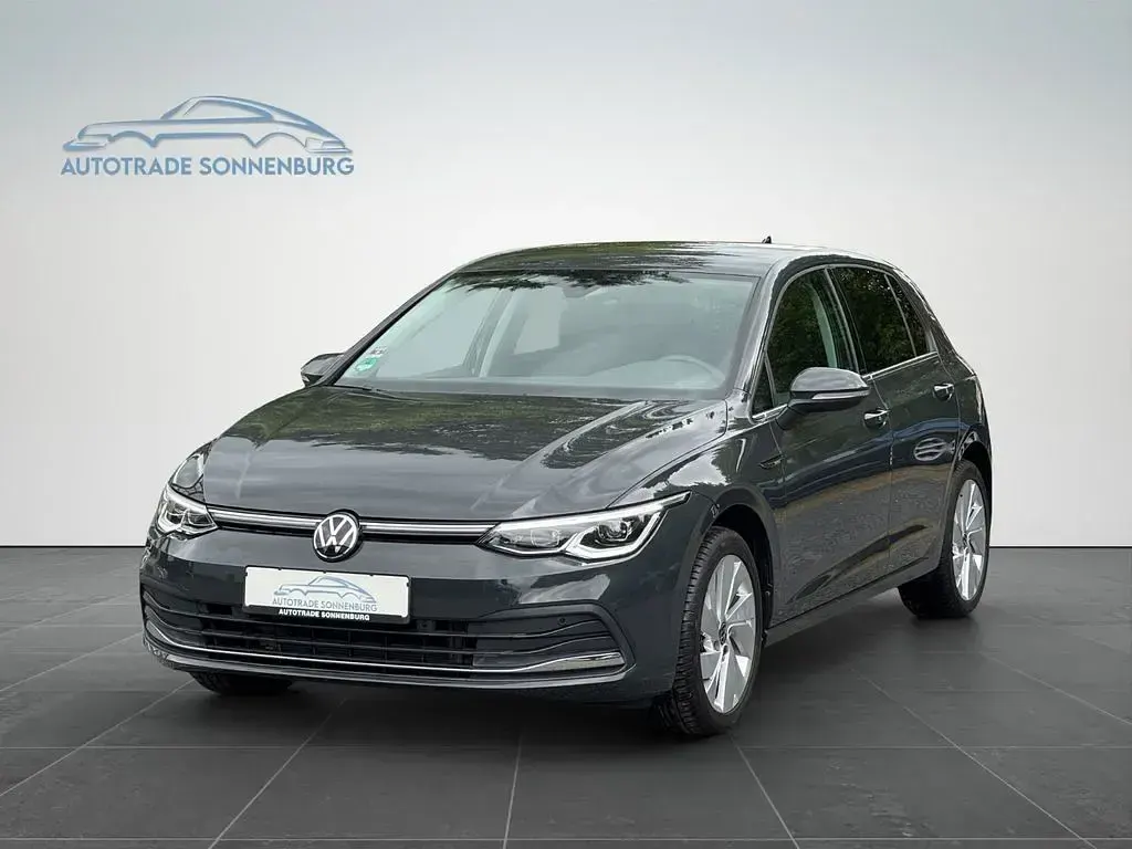 Gebraucht VW Golf VIII IQ Drive 131 PS (96 kW) 2024 Grau Limousine