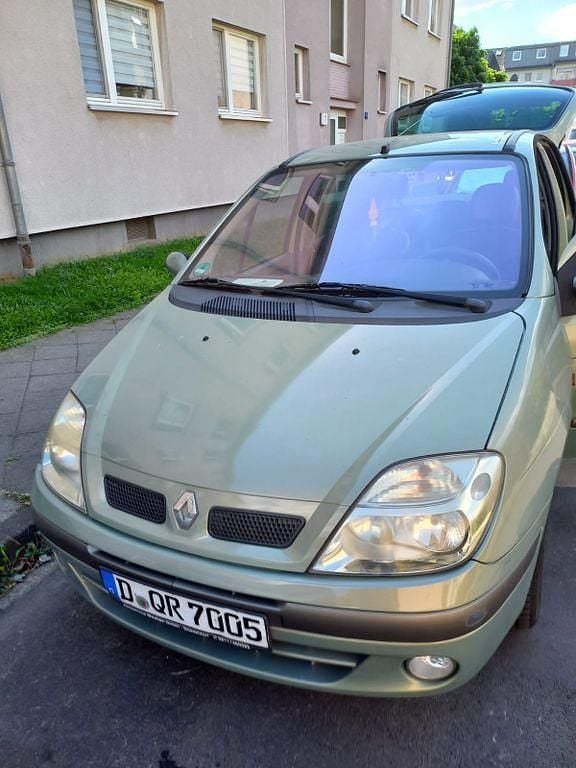 Grün Gebraucht 2003 Renault Mégane II Expression Limousine | 1.050 € (Fairer Preis) - Bild 1/4