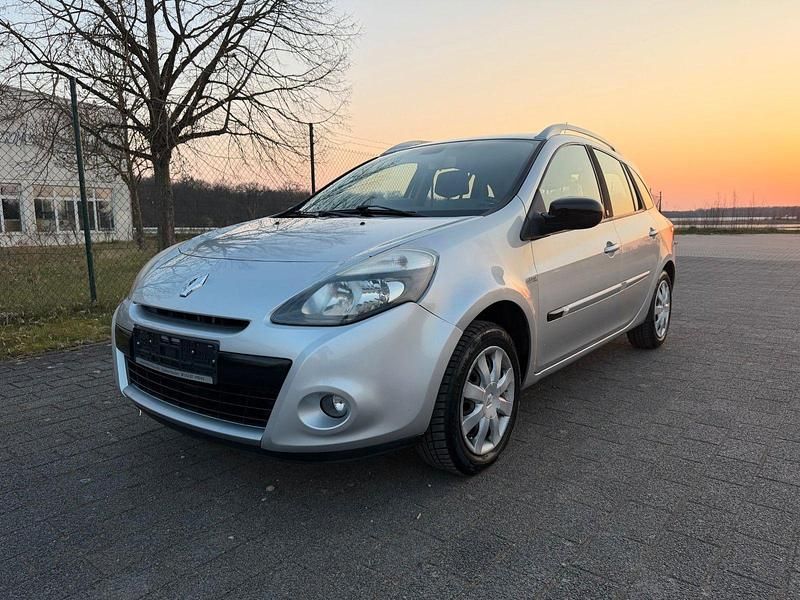 Gebraucht Renault Clio GrandTour Night&Day 101 PS (74 kW) 2010 Silber Kombi