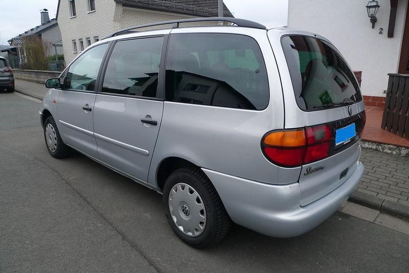 Silber Gebraucht 1998 VW Sharan Family Van / Kleinbus | 3.750 € - Bild 1/4