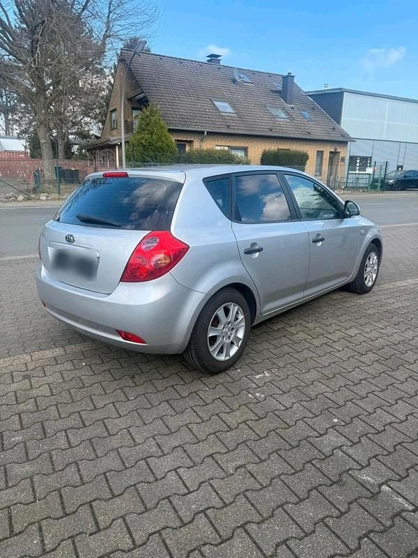 Gebraucht Kia Ceed 109 PS (80 kW) 2007 Silber Kleinwagen