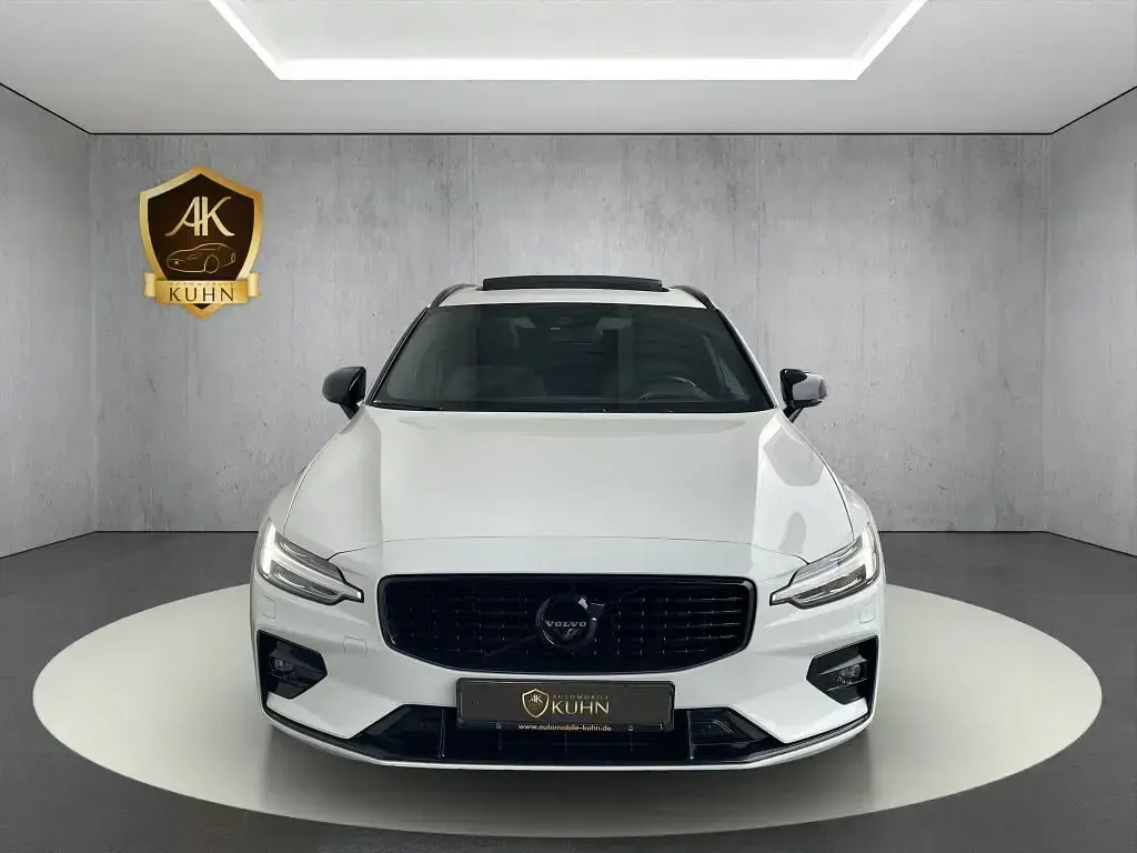 Gebraucht Volvo V60 R-Design 197 PS (144 kW) 2021 Weiß Kombi