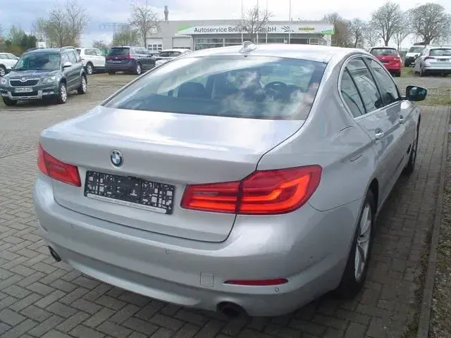 Gebraucht BMW 530 Sport Line 265 PS (194 kW) 2019 Silber Limousine