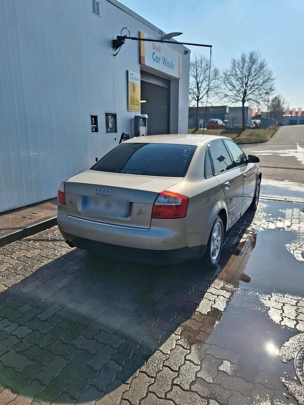 Gebraucht Audi A4 110 PS (80 kW) 2005 Gold Limousine