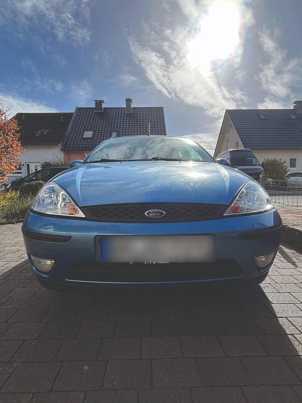 Blau Gebraucht 2002 Ford Focus Limousine | 750 € (Guter Preis) - Bild 1/4