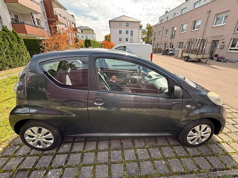 Grau Gebraucht 2009 Citroën C1 Kleinwagen | 1.700 € (Guter Preis) - Bild 1/4