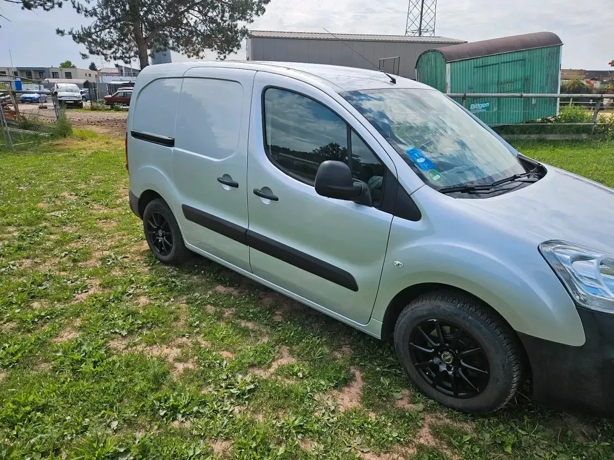 Gebraucht Citroën Berlingo 99 PS (72 kW) 2017 Silber Van / Kleinbus