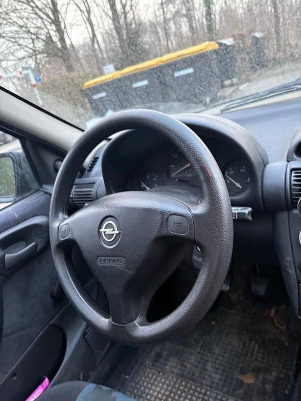 Gebraucht Opel Corsa 75 PS (55 kW) 2001 Schwarz Kleinwagen