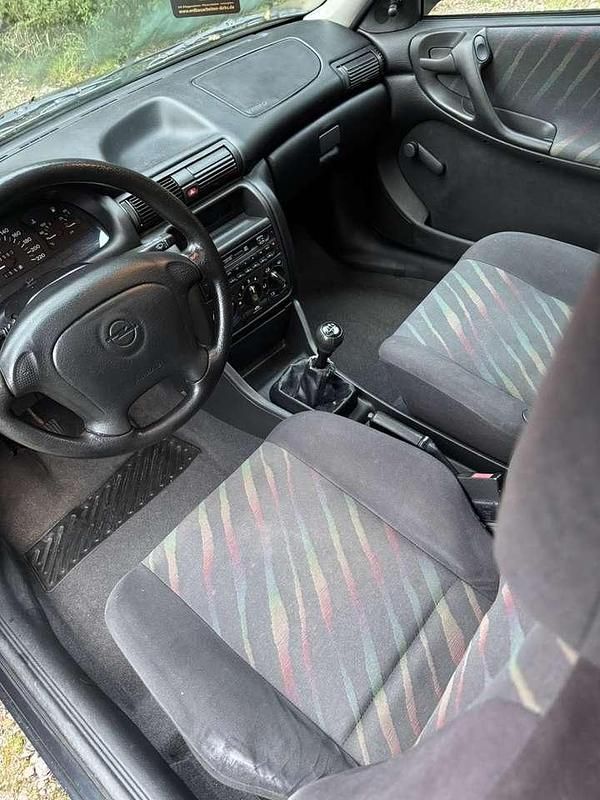 Gebraucht Opel Astra 60 PS (44 kW) 1998 Schwarz Kleinwagen
