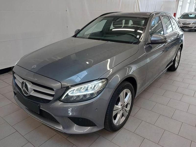 Grau Gebraucht 2018 Mercedes C200 Business Limousine | 19.040 € (Fairer Preis) - Bild 1/4