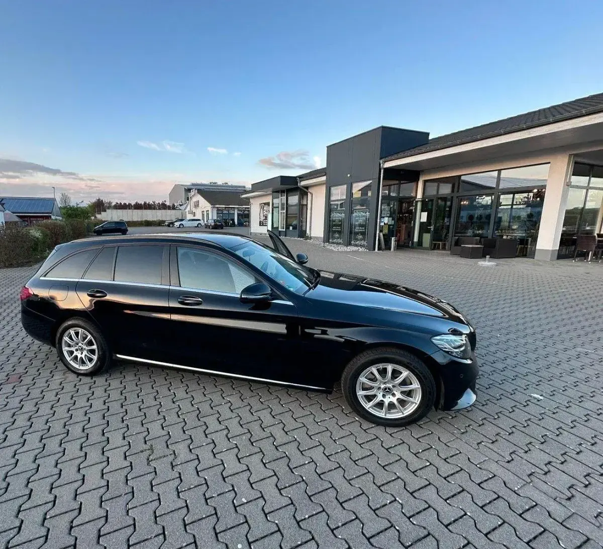 Gebraucht Mercedes C200 160 PS (117 kW) 2019 Schwarz Limousine