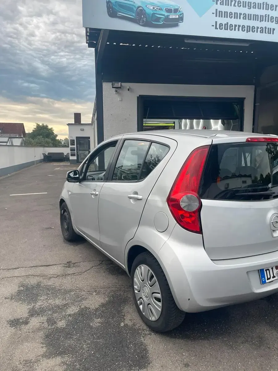 Gebraucht Opel Agila 65 PS (47 kW) 2009 Silber Kleinwagen