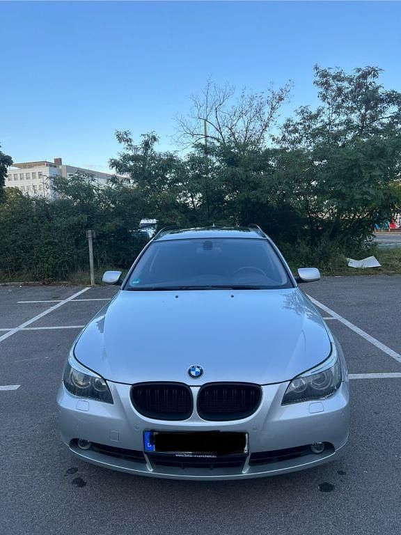 Silber Gebraucht 2004 BMW 535 Performance Kombi | 8.499 € (Fairer Preis) - Bild 1/4