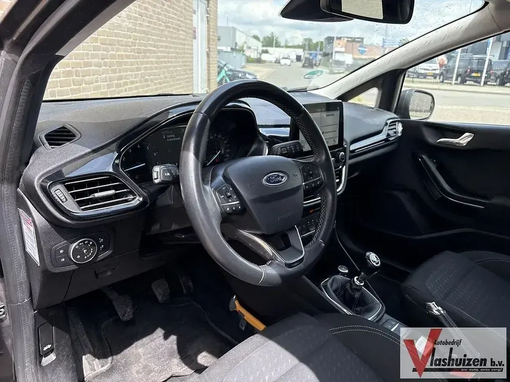 Gebraucht Ford Fiesta Titanium 101 PS (74 kW) 2018 Grau Kleinwagen