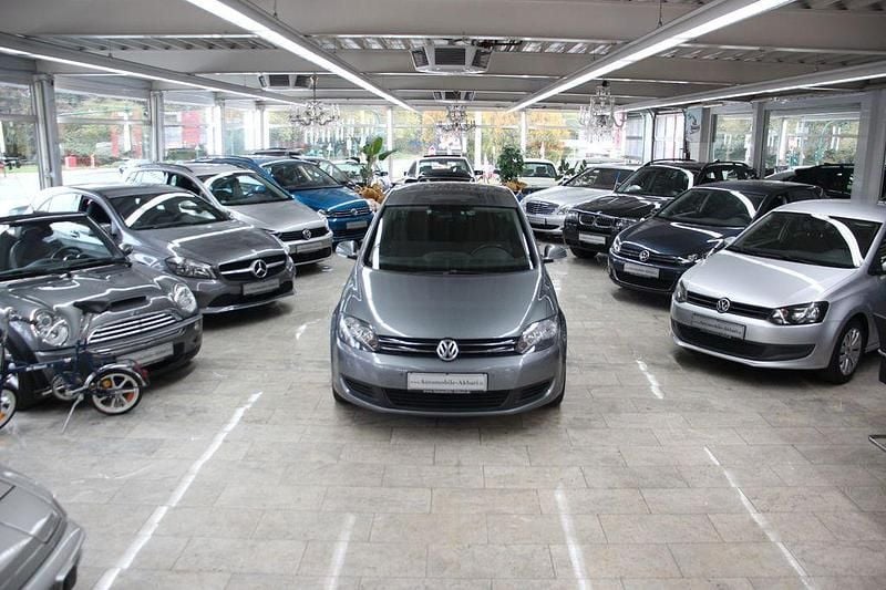 Grau Gebraucht 2011 VW Golf Plus Cross Comfortline Van / Kleinbus | 9.690 € (Fairer Preis) - Bild 1/4