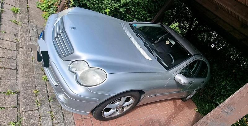 Silber Gebraucht 2004 Mercedes C180 Limousine | 1.850 € (Superpreis) - Bild 1/4