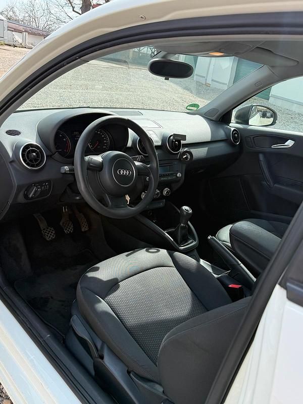 Gebraucht Audi A1 Attraction 86 PS (63 kW) 2009 Weiß Kleinwagen