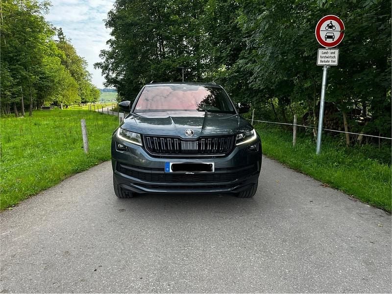 Grau Gebraucht 2021 Skoda Kodiaq Sport SUV | 29.950 € (Superpreis) - Bild 1/4