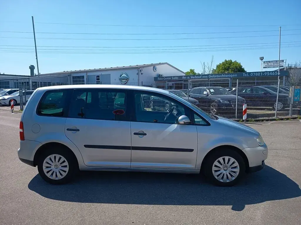 Gebraucht VW Touran Basis 101 PS (74 kW) 2003 Silber Van / Kleinbus