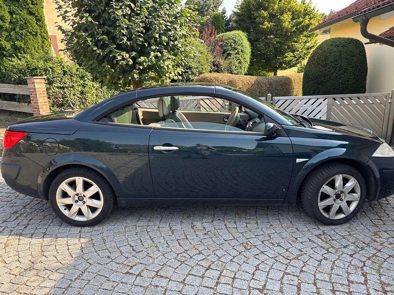 Grün Gebraucht 2006 Renault Mégane Cabriolet Dynamique Cabrio | 1.500 € (Superpreis) - Bild 1/4
