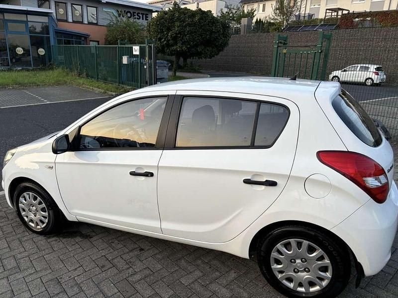 Gebraucht Hyundai i20 Classic 78 PS (57 kW) 2009 Weiß Limousine