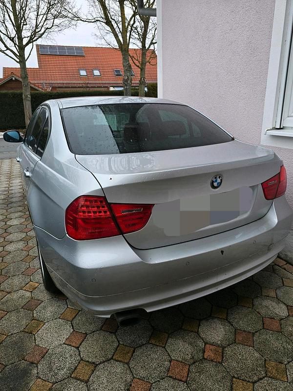 Gebraucht BMW 318 143 PS (105 kW) 2008 Silber Limousine