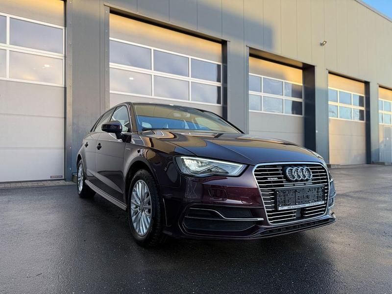 Rot Gebraucht 2016 Audi A3 Sportback e-tron Ambiente Kleinwagen | 17.899 € (Fairer Preis) - Bild 1/4