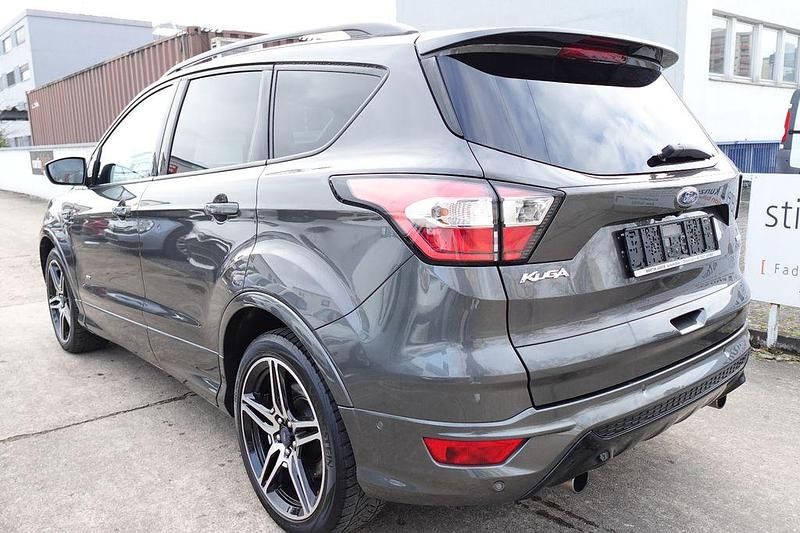 Usado Ford Kuga ST-Line 242 HP (177 kW) 2018 Cinzento SUV