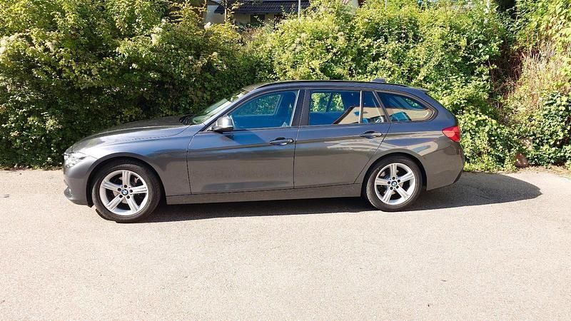 Grau Gebraucht 2018 BMW 318 Kombi | 17.900 € (Guter Preis) - Bild 1/4