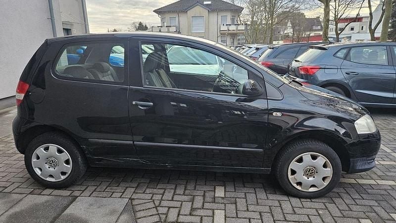 Gebraucht VW Fox Basis 54 PS (39 kW) 2007 Schwarz Kleinwagen