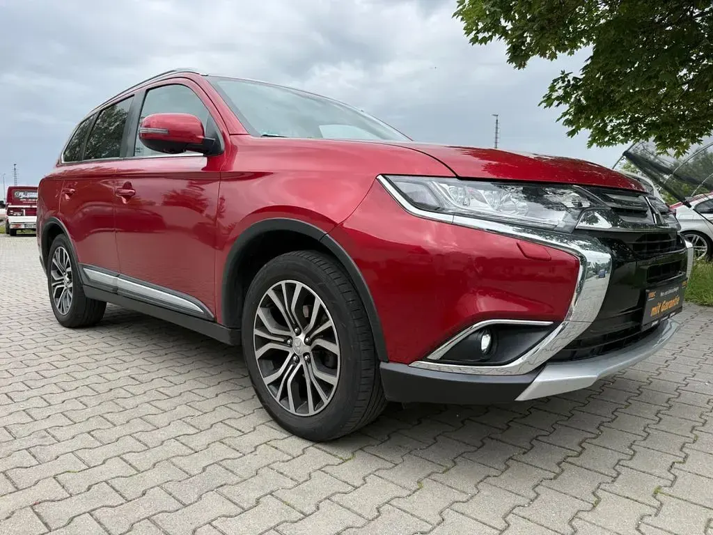 Gebraucht Mitsubishi Outlander Plus 150 PS (110 kW) 2018 Rot SUV