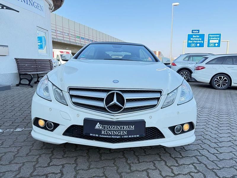 Gebraucht Mercedes E220 170 PS (125 kW) 2011 Weiß Cabrio
