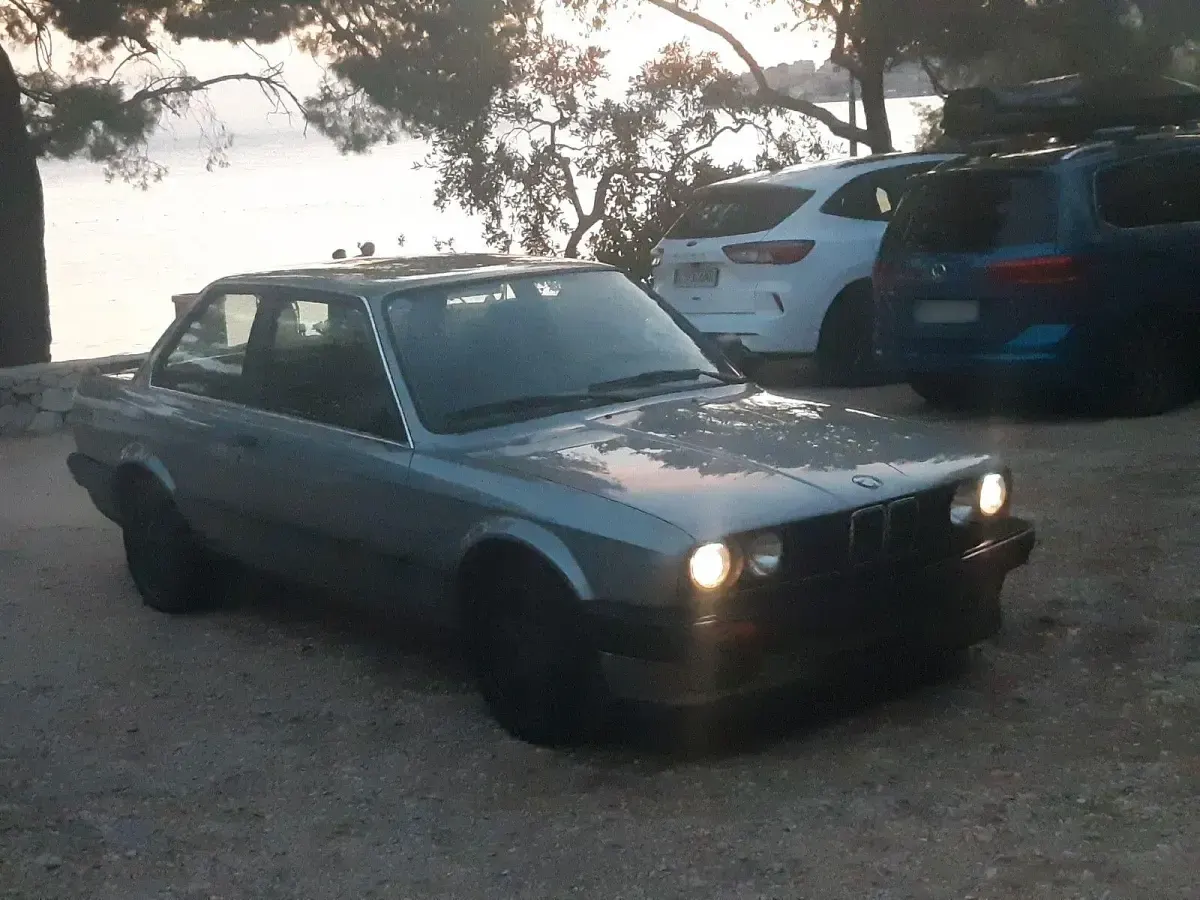 Gebraucht BMW 316 Sport Line 102 PS (75 kW) 1989 Silber Coupé