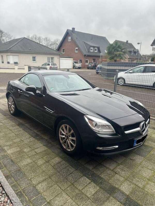 Schwarz Gebraucht 2011 Mercedes SLK200 Cabrio | 12.999 € (Fairer Preis) - Bild 1/4