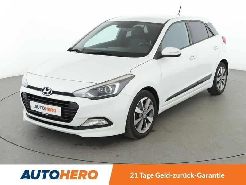 Weiß Gebraucht 2017 Hyundai i20 Passion Limousine | 9.240 € (Fairer Preis) - Bild 1/3