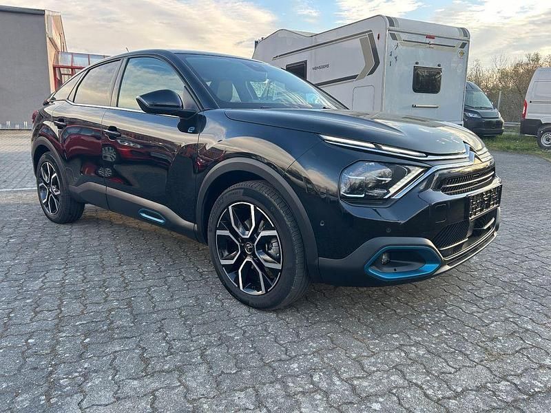 Gebraucht Citroën e-C4 Shine 100 kW (136 PS) 2023 Schwarz Limousine