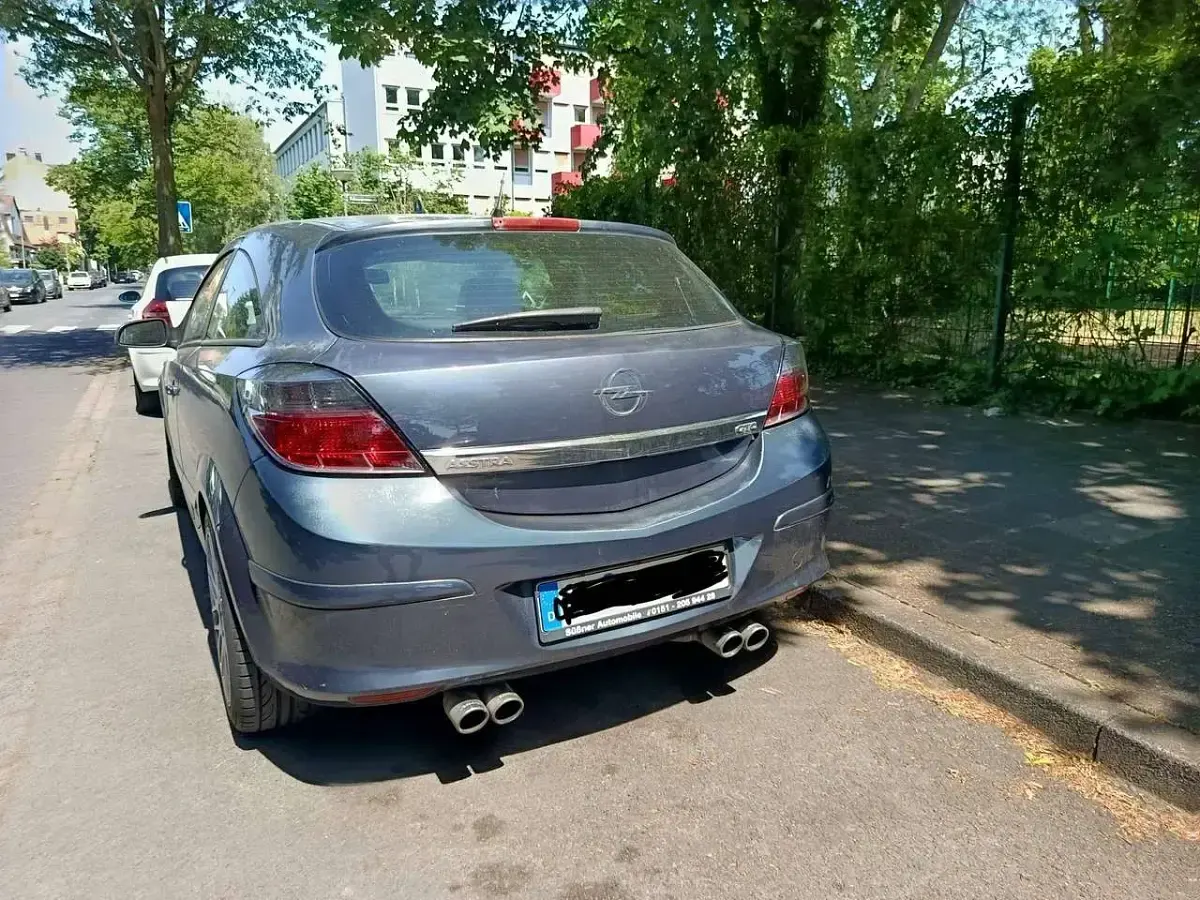 Używany Opel Astra GTC 105 KM (77 kW) 2006 Niebieski Coupe