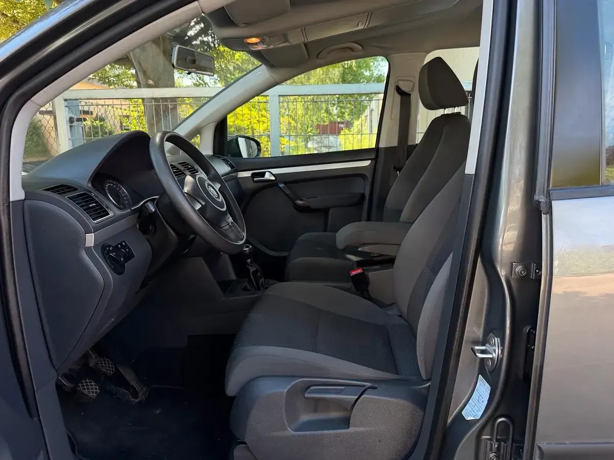 Gebraucht VW Touran 105 PS (77 kW) 2010 Grau Van / Kleinbus