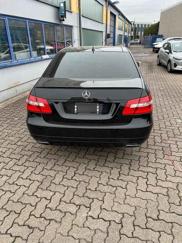 Schwarz Gebraucht 2010 Mercedes E350 Limousine | 8.700 € (Superpreis) - Bild 1/4
