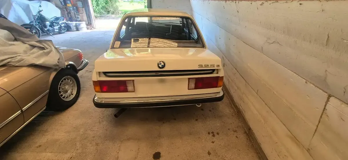Brugt BMW 325 129 HK (94 kW) 1984 Hvid Sedan